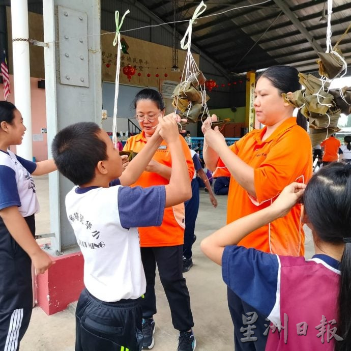 (25/5见报）星角摄/传统美食课堂 学生从动手到共餐 学习成长