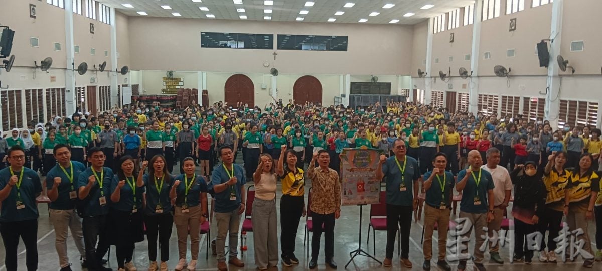 郑国霖:大人小孩都能带动 以行动影响身边人环保