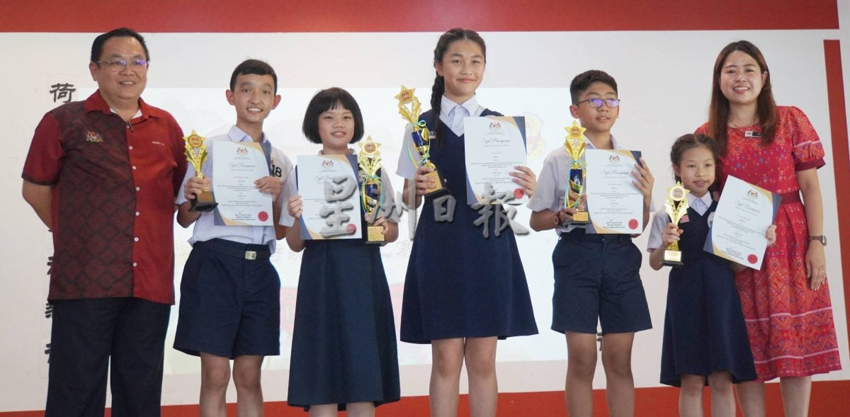 （大北马）加央群益玻华文嘉年华诗歌朗诵奏凯歌，捧回初小高小冠军