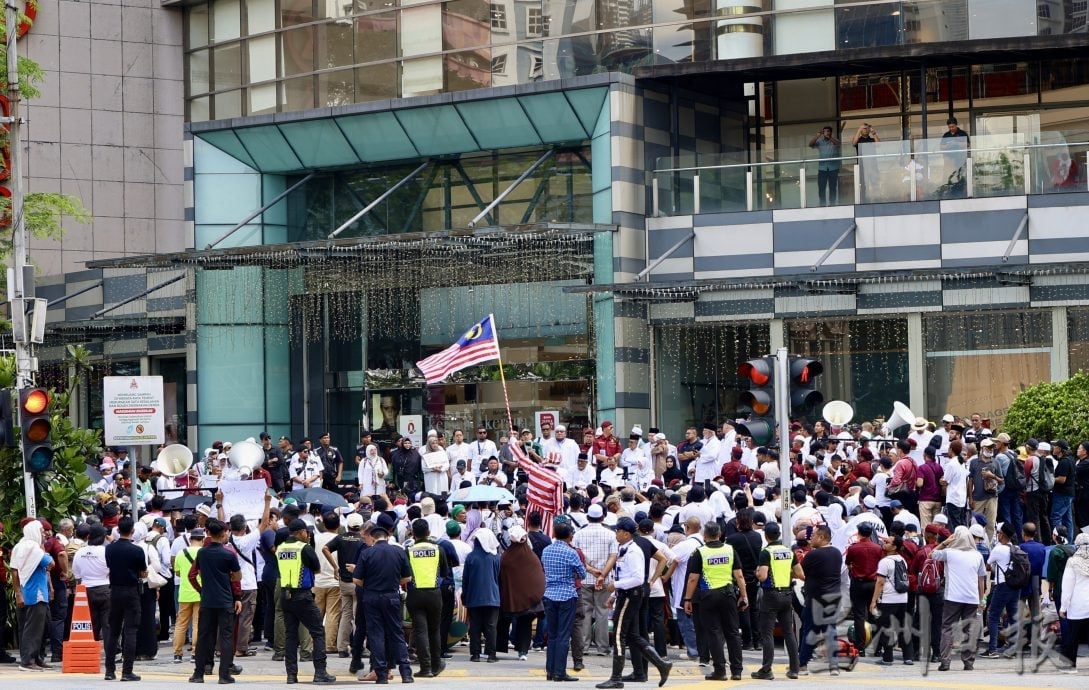 土权办“捍卫马来主权”集会·近500人参与 呼吁马来人团结一心