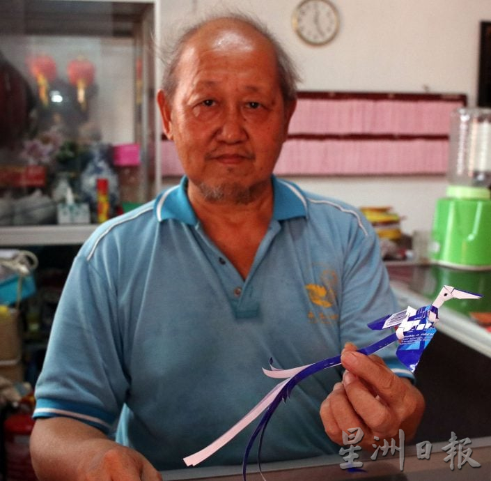 (27/5见报)星角摄/纸凤凰传祝福