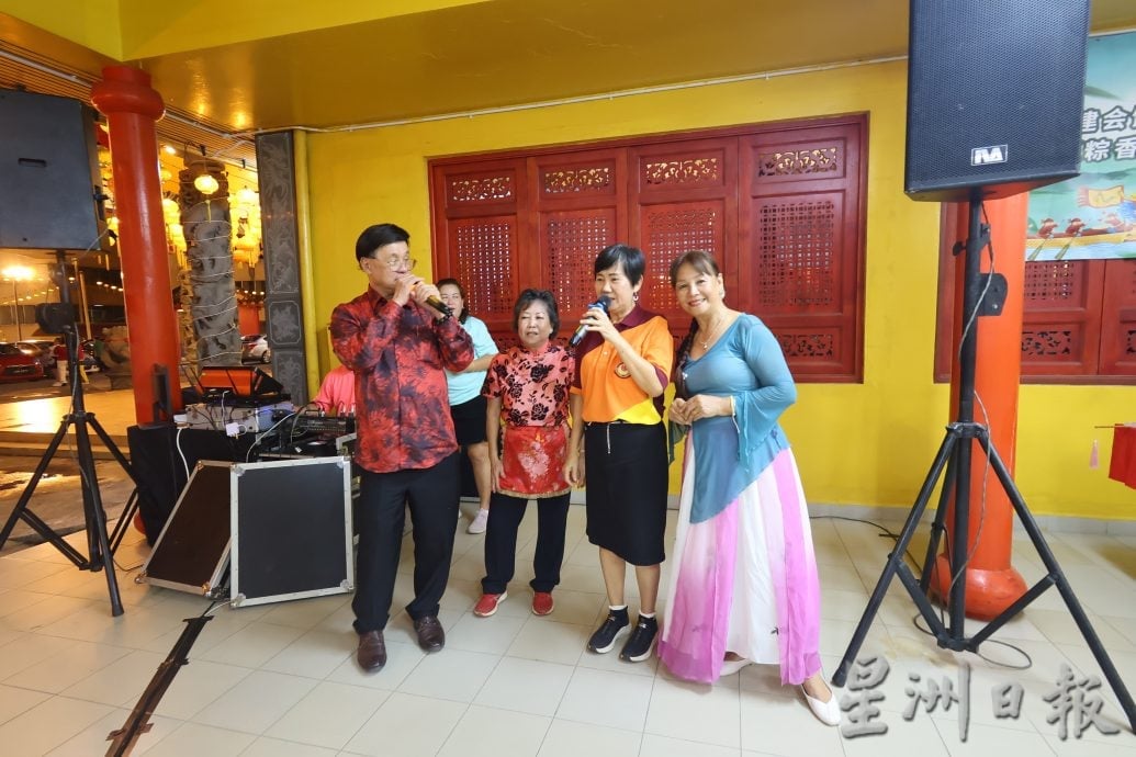 东:已签发:关丹福建会馆会长丹斯里方天兴希望政府和相关业者采取紧密配合态度,积极落实国内更系统化的养猪业