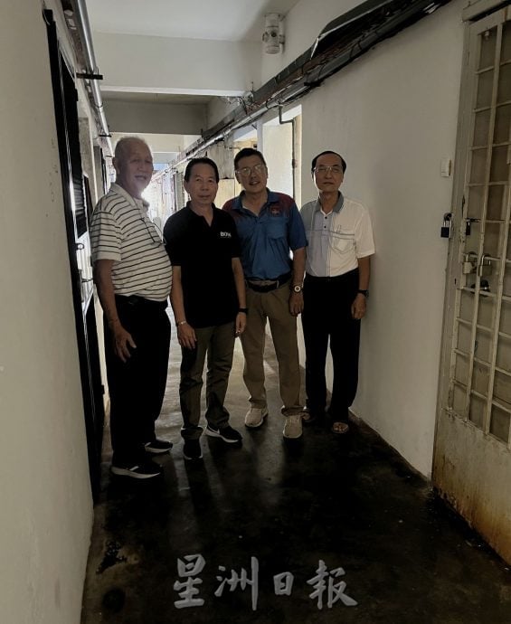 组屋走廊仅开灯两小时·学生老人担心踩空酿意外