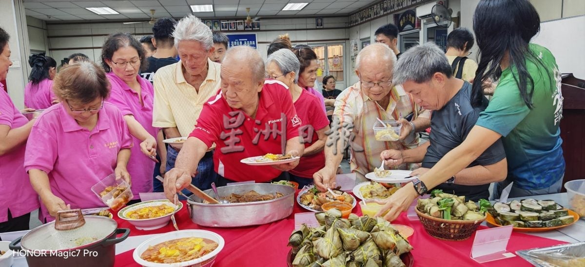 东(已签发):关丹海南会馆妇女组庆祝端午节
