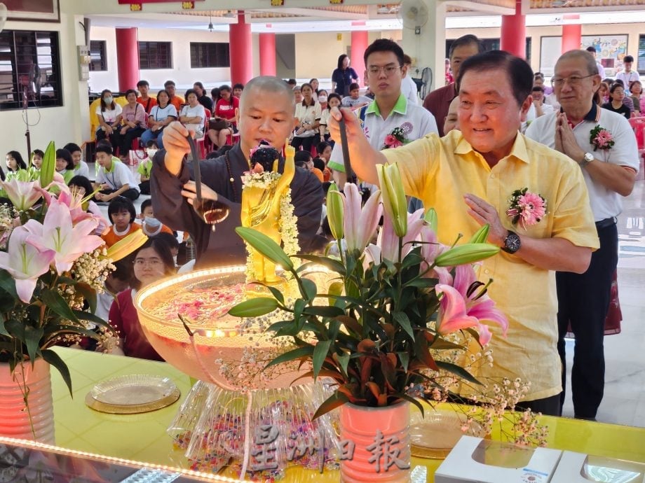 怡保定慧居卫塞儿童联欢会 共庆法喜庆典
