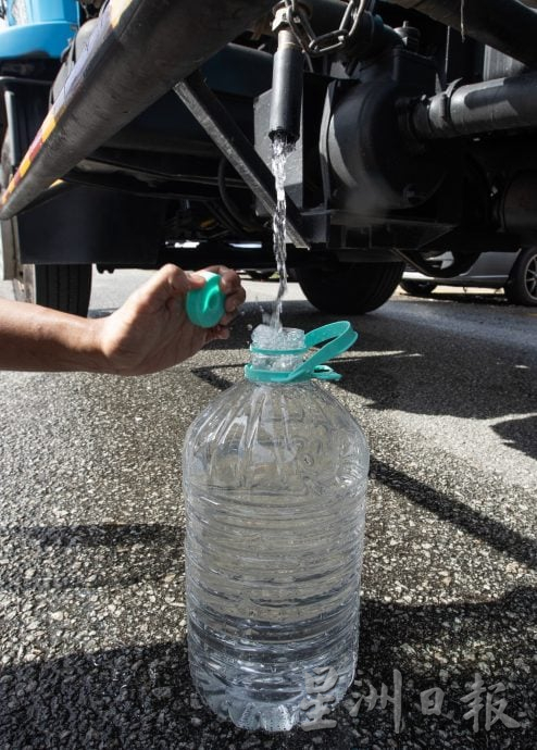 （29/5见报）星角摄/大制水中排队取水，映照多元社会的共识与理解