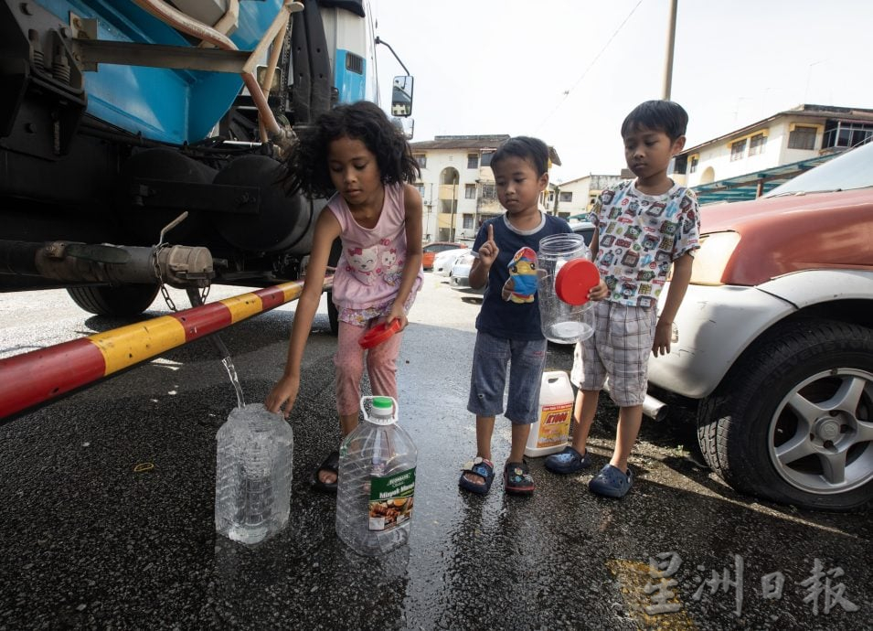 （29/5见报）星角摄/大制水中排队取水，映照多元社会的共识与理解