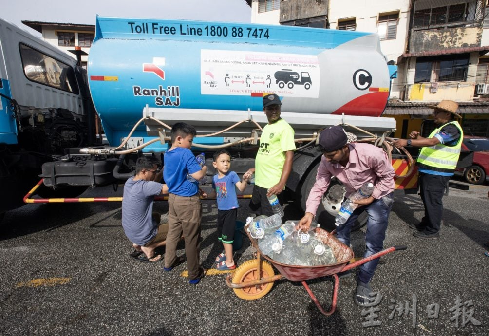 （29/5见报）星角摄/大制水中排队取水，映照多元社会的共识与理解