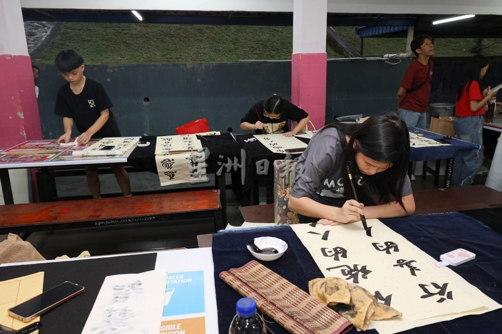 供星洲网/森州首办卫塞园游会 千人齐聚罗白广场 展现社区多元和谐