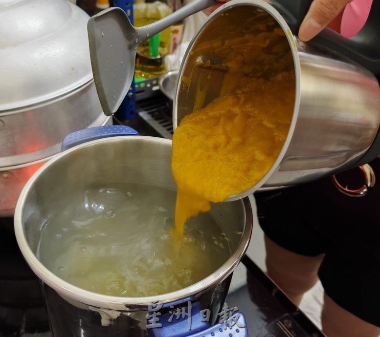 柔：私房好菜（5月12日刊）：郑玉叶与亲友分享糕点甜品，用厨艺增进情谊
