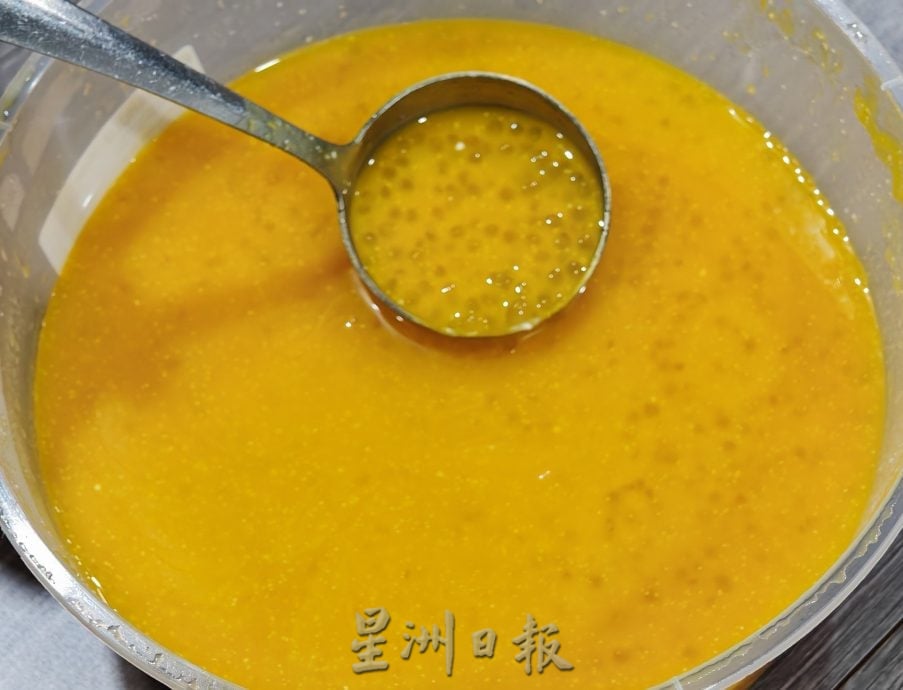 柔：私房好菜（5月12日刊）：郑玉叶与亲友分享糕点甜品，用厨艺增进情谊