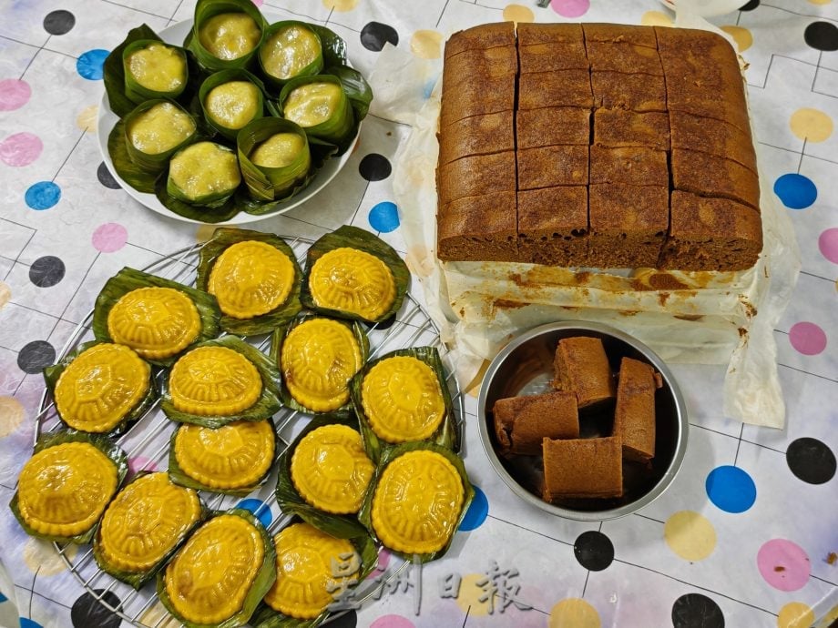 柔:私房好菜(5月12日刊):郑玉叶与亲友分享糕点甜品,用厨艺增进情谊