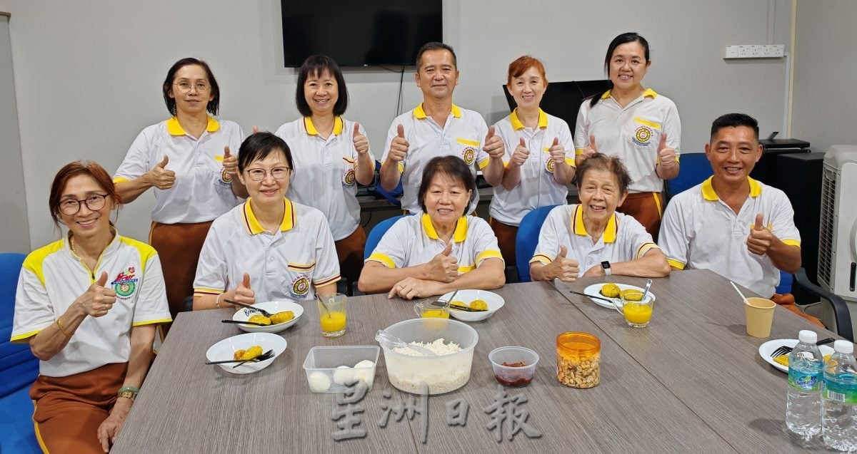 柔：私房好菜（5月12日刊）：郑玉叶与亲友分享糕点甜品，用厨艺增进情谊