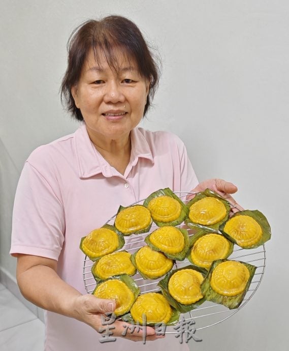 柔:私房好菜(5月12日刊):郑玉叶与亲友分享糕点甜品,用厨艺增进情谊