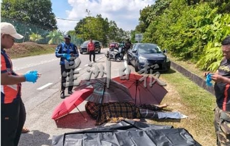 （古城版）摩托车疑失控撞向轿车 摩托车骑士当场死亡