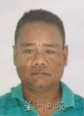 （古城版）摩托车疑失控撞向轿车 摩托车骑士当场死亡