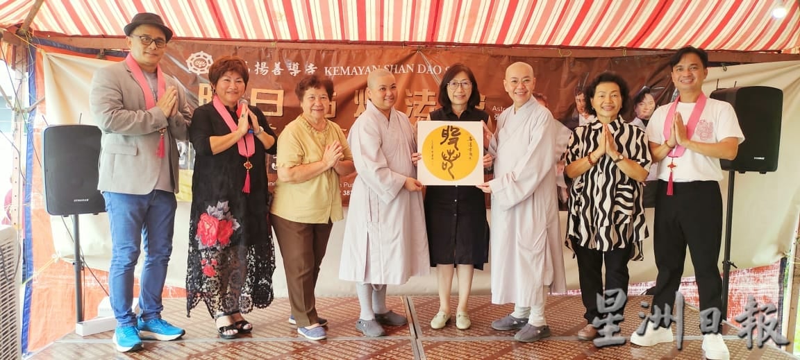 东：金马扬善导寺卫塞节庆典反应热烈