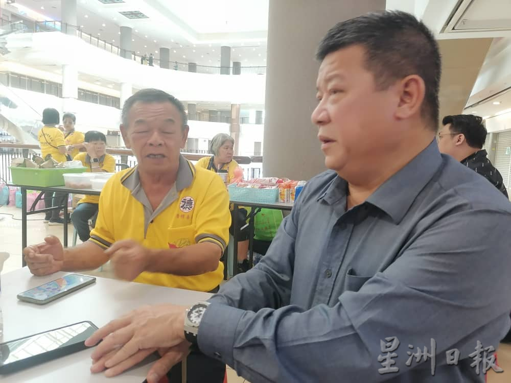 东:渔业码头设路障检举太频密顾客掉头走,鱼商促对话解决问题。