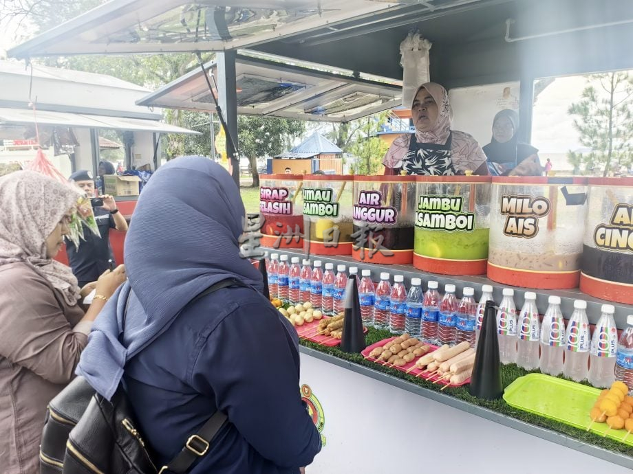 （大北马）MyKiosk落地双溪大年：独立海滨旧摊换新 安曼再也30非法摊贩获漂白