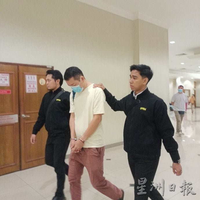 东:已签发:冷气店助理被控以1500令吉贿赂警员,遭彭亨反贪会以企图行贿罪提控上庭。