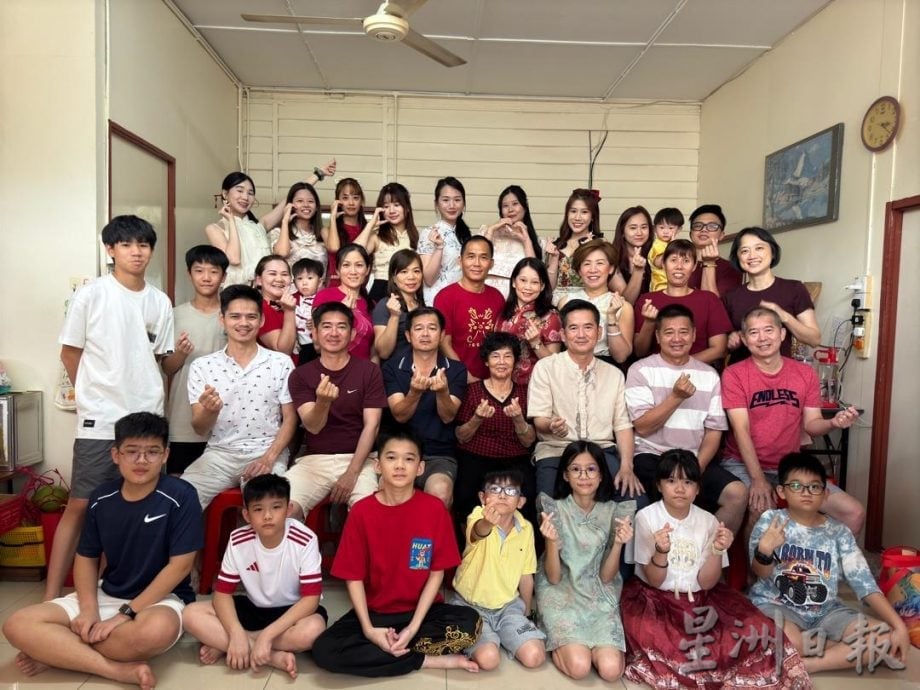 家好热闹|雷亚银育有9子女 新年逾30人开心大团圆