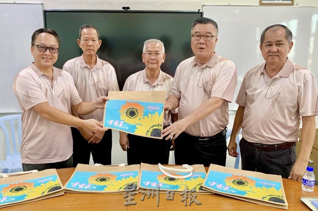 供星洲网：/波中波小董事拍摄宣传短片 呼吁校友614回家团聚