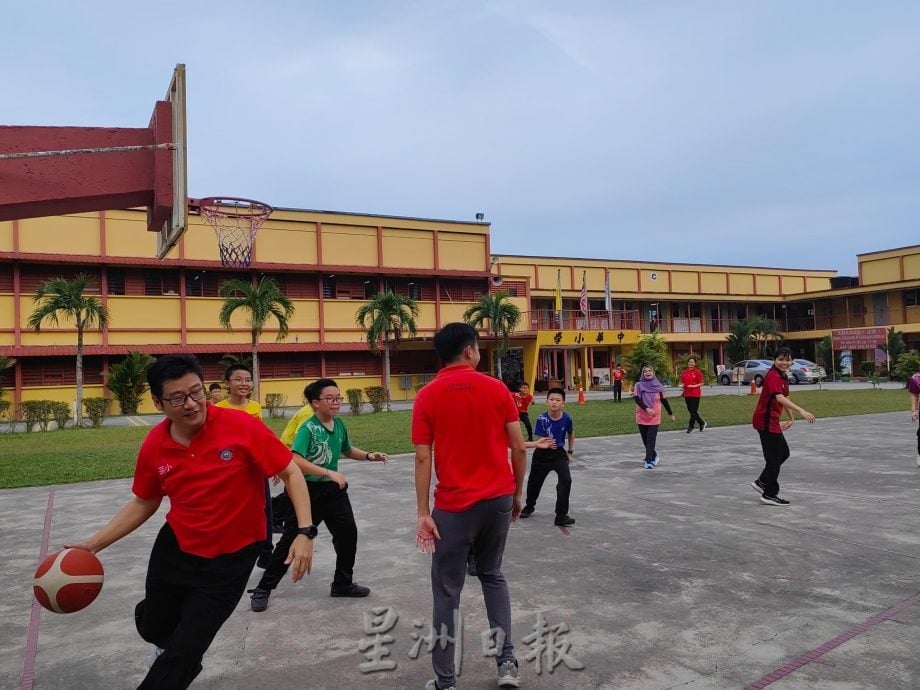 放下教鞭尽情玩 芙小教师节惊喜连连 家协豪送旅游经费