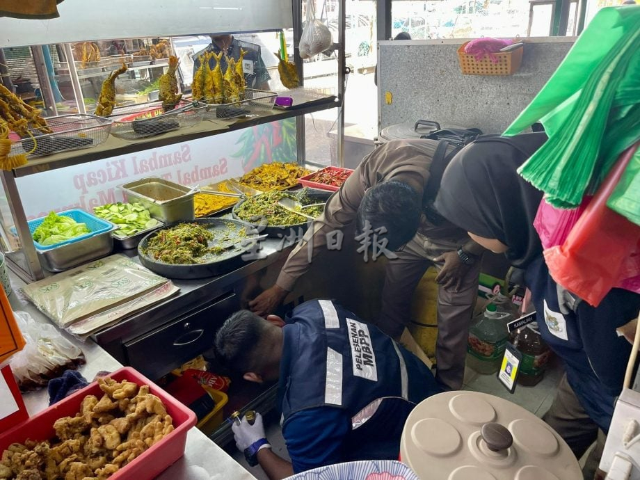 （大北马）厨房有蟑螂 鸡肉随地放 小贩中心遭关闭14天