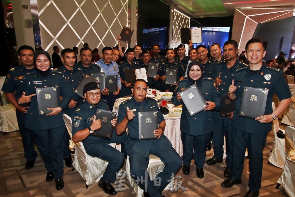 槟岛市厅表扬典礼 306卓越退休员工获奖金