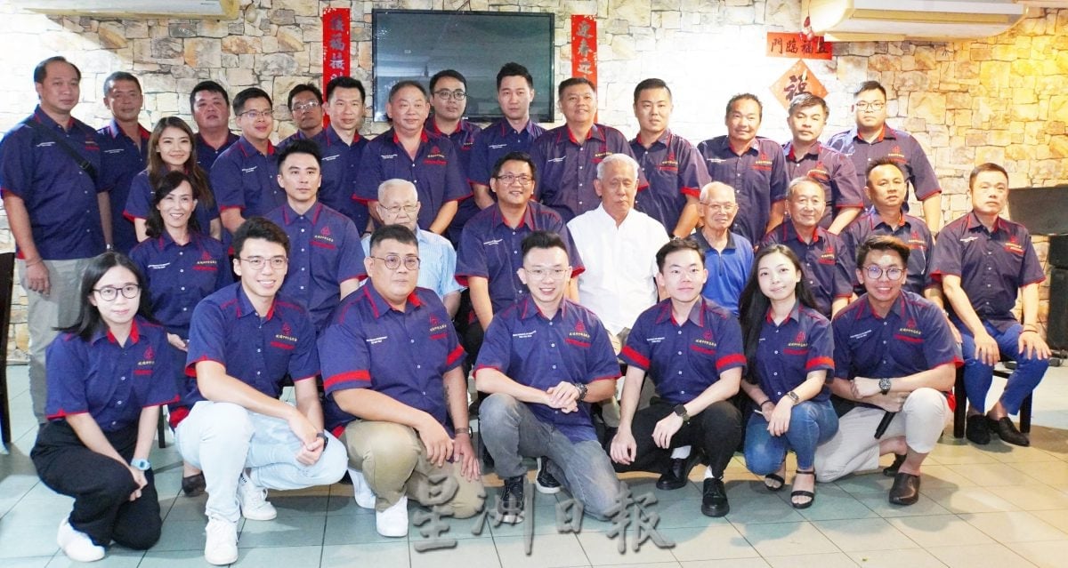 郭志坤：多听商民反馈调整 玻智能停车应加强宣传