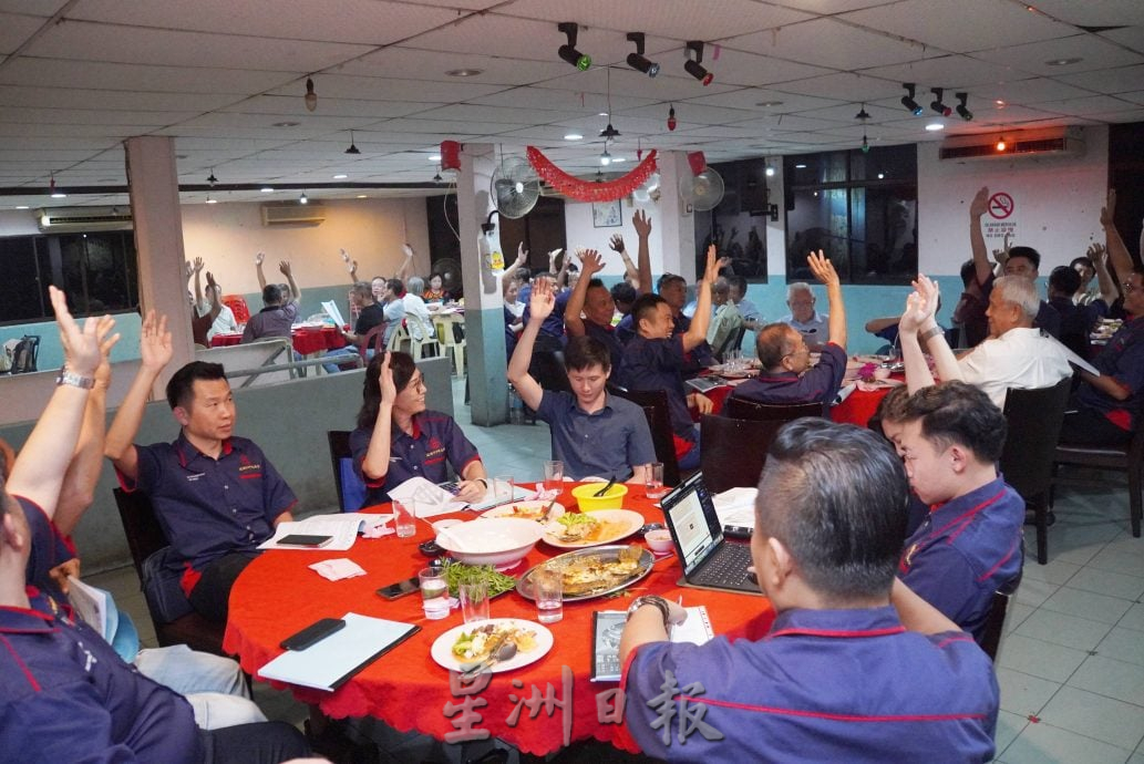 郭志坤：多听商民反馈调整 玻智能停车应加强宣传