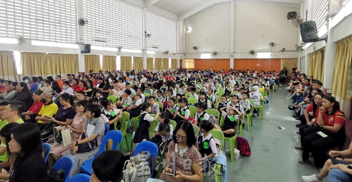 供星洲网：芙蓉中华小学勇夺11奖，学术嘉年华成最大赢家