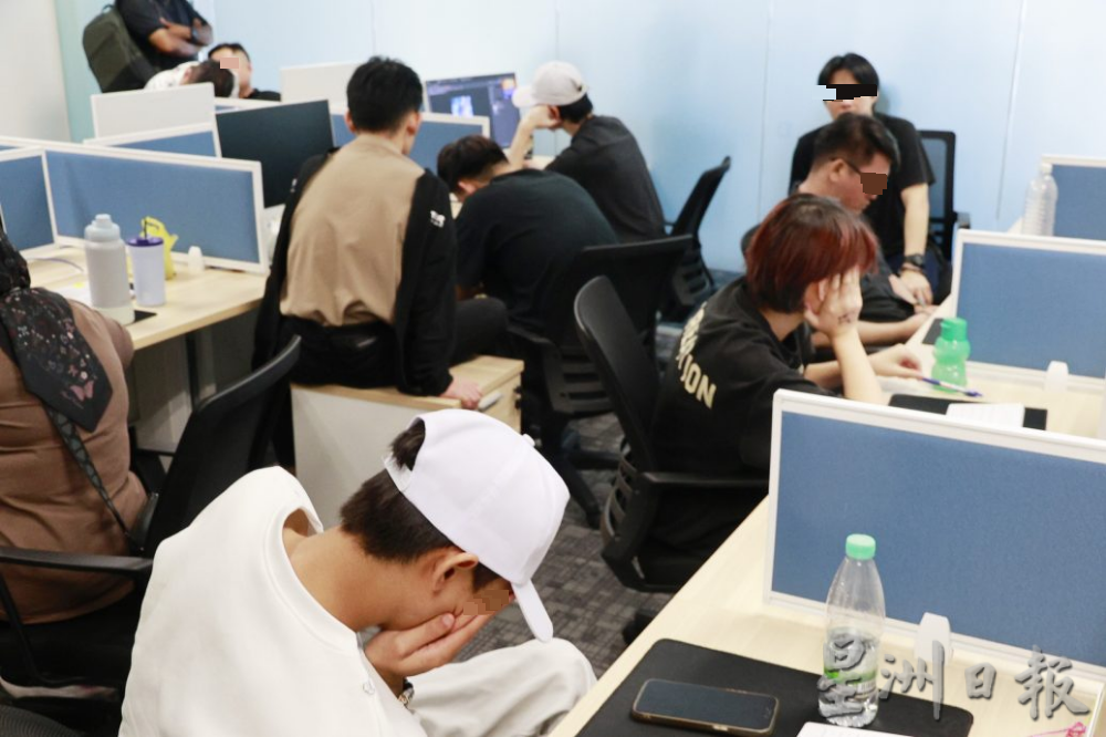 警捣网赌呼叫中心.约30男女被捕