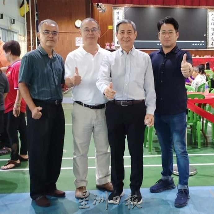 供星洲网/ 庇朥华人花园古迹保护协会端午节活动,展示文物堂号及讲解e-invoice。