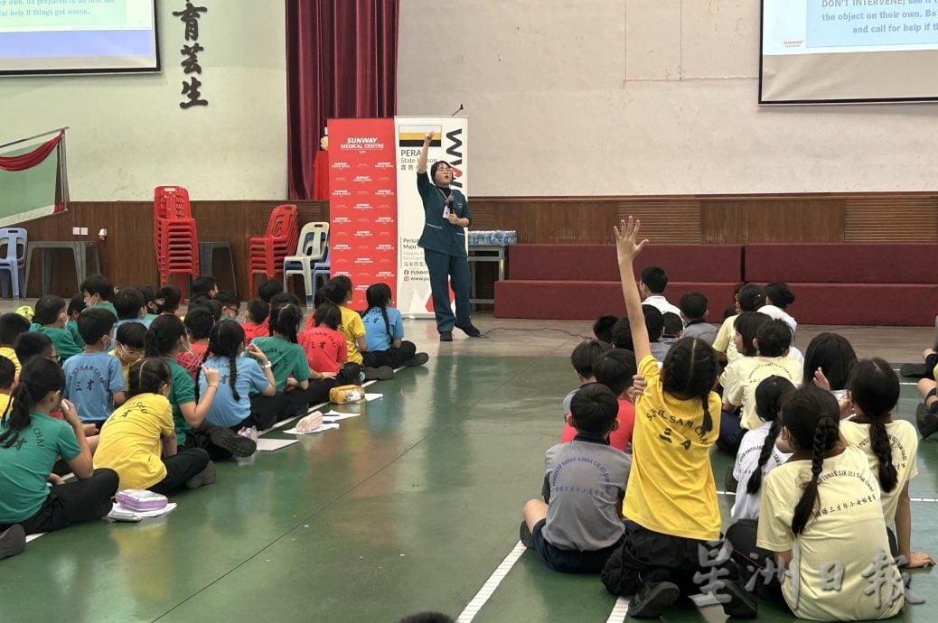 PUMM移交AED给三才华小 350学生学习应急技能