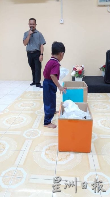 东：百乐图书馆办韩国泡菜课 幼儿园学生参访