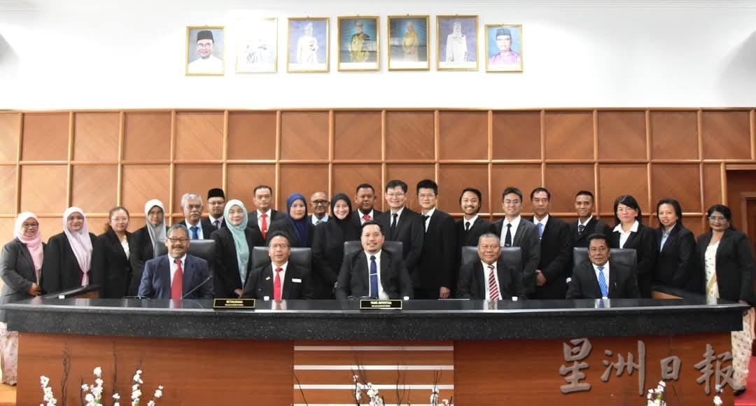 东:第二期县议员走马上任 华裔县议员从2增至5