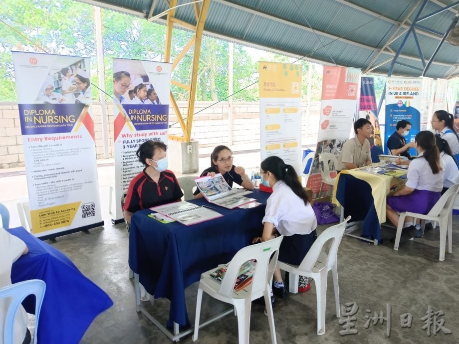 培南华中教育展 指导学生规划未来