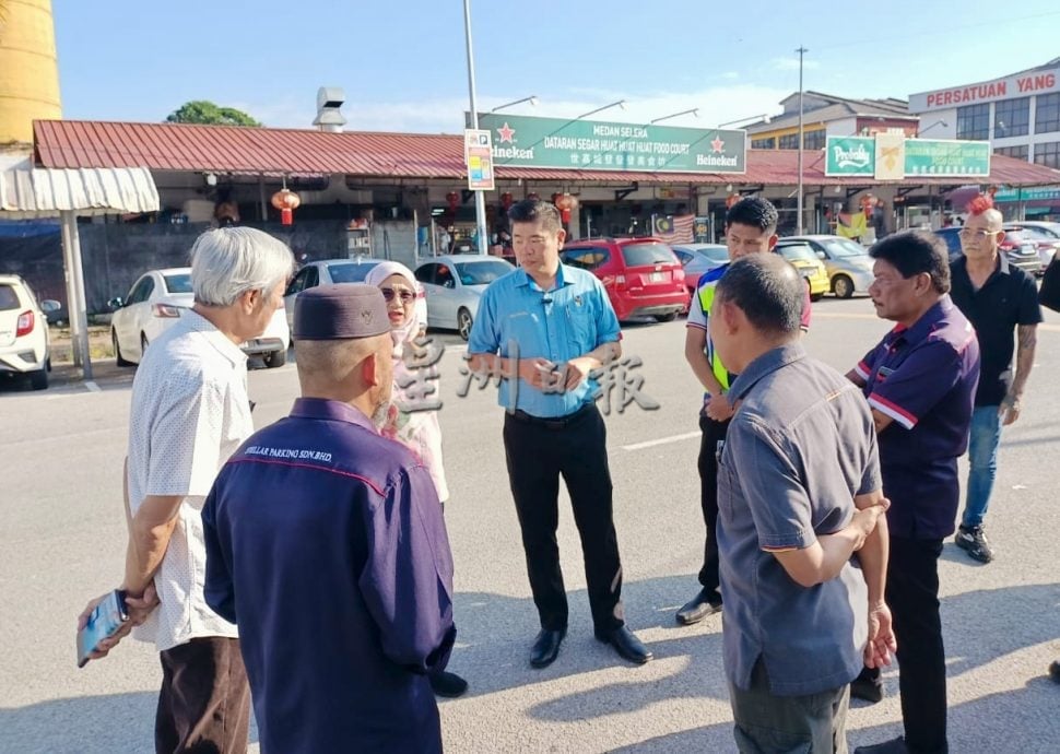 供星洲网/不满抄写员为拼业绩频开罚单,芦骨居民怒了!