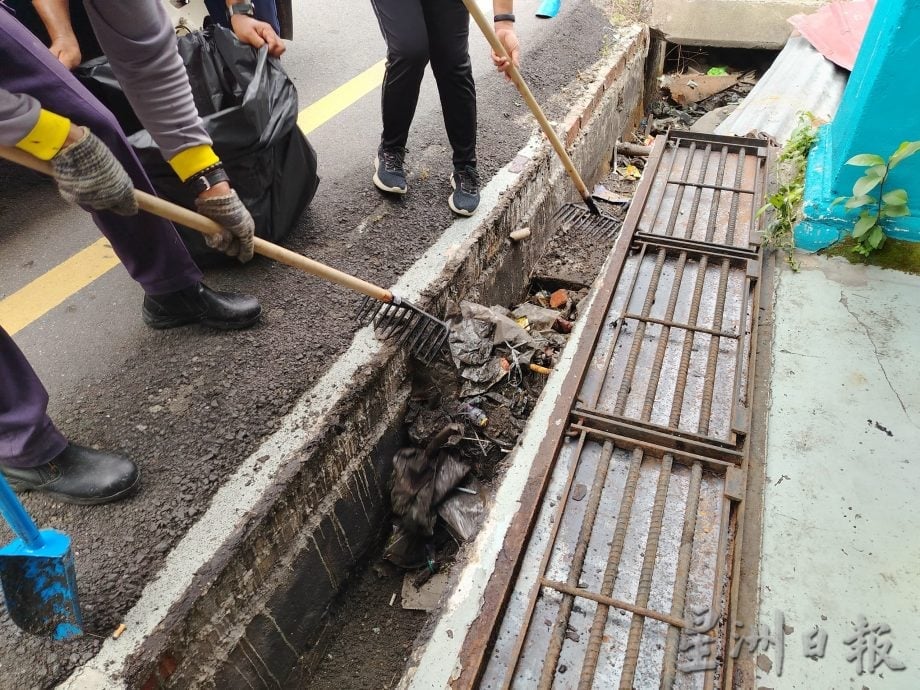 罗思义团队联同市议会等 大扫除清理和丰大街