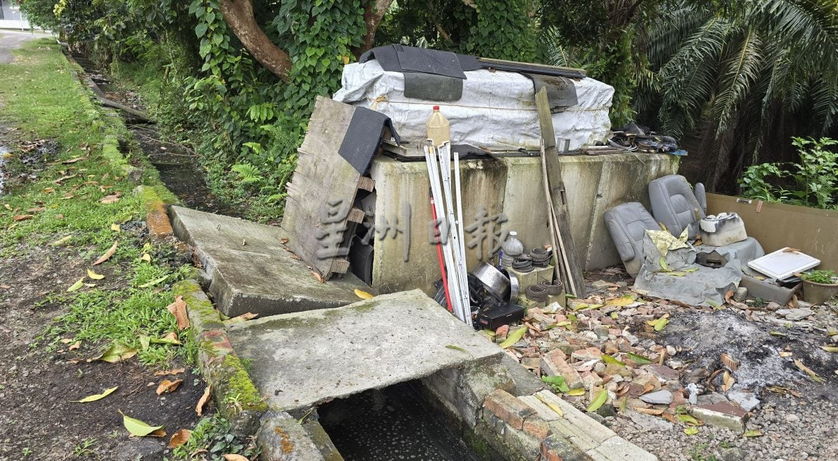 (古城第六版主文)大量酒瓶及垃圾,甚至非搭建凉亭及饲养动物的竂子 丹绒米雅乌达玛花园第9路沦为“垃圾街”