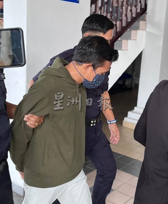 男教师涉性侵男学生被控
