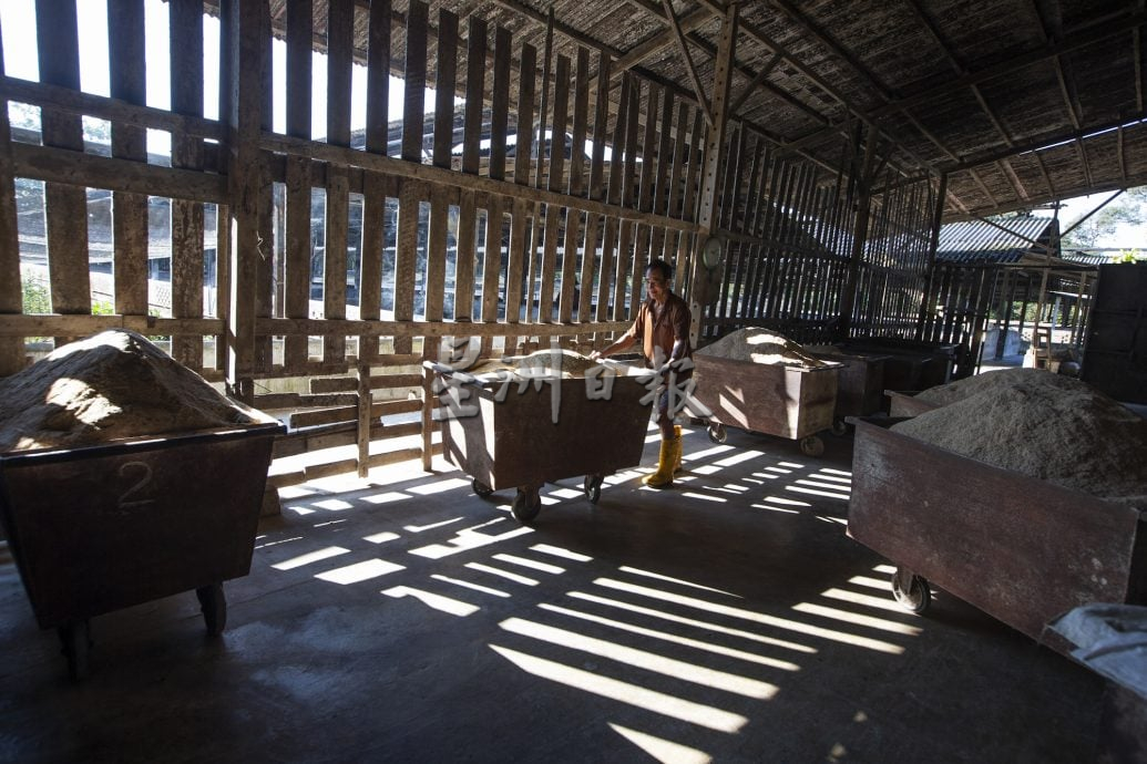 星角摄/即将消失的传统养猪业