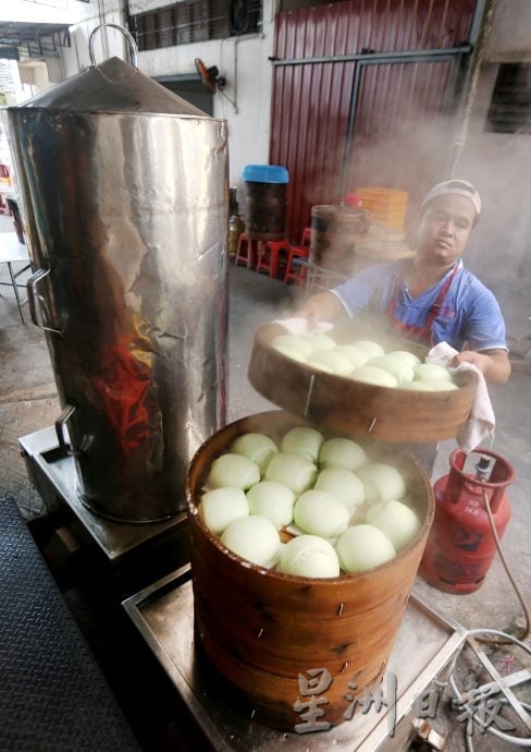 大霹雳封底主文／【人气美食】|冷甲包佬屹立45年 包点不断改良创新口味  