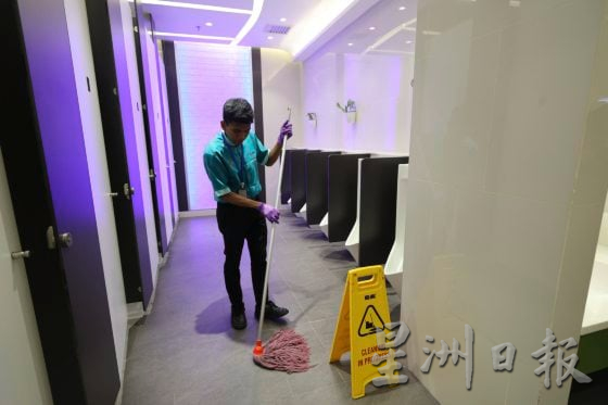 【清洁工人/01】因为有你而洁净,清洁工人靠双手支撑一座城市的华丽