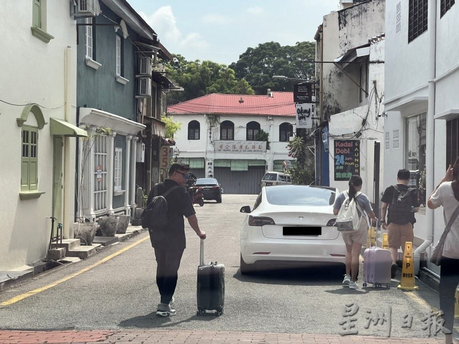 (古城封面副文)“暂停一下”造成他人不便·老街更塞车