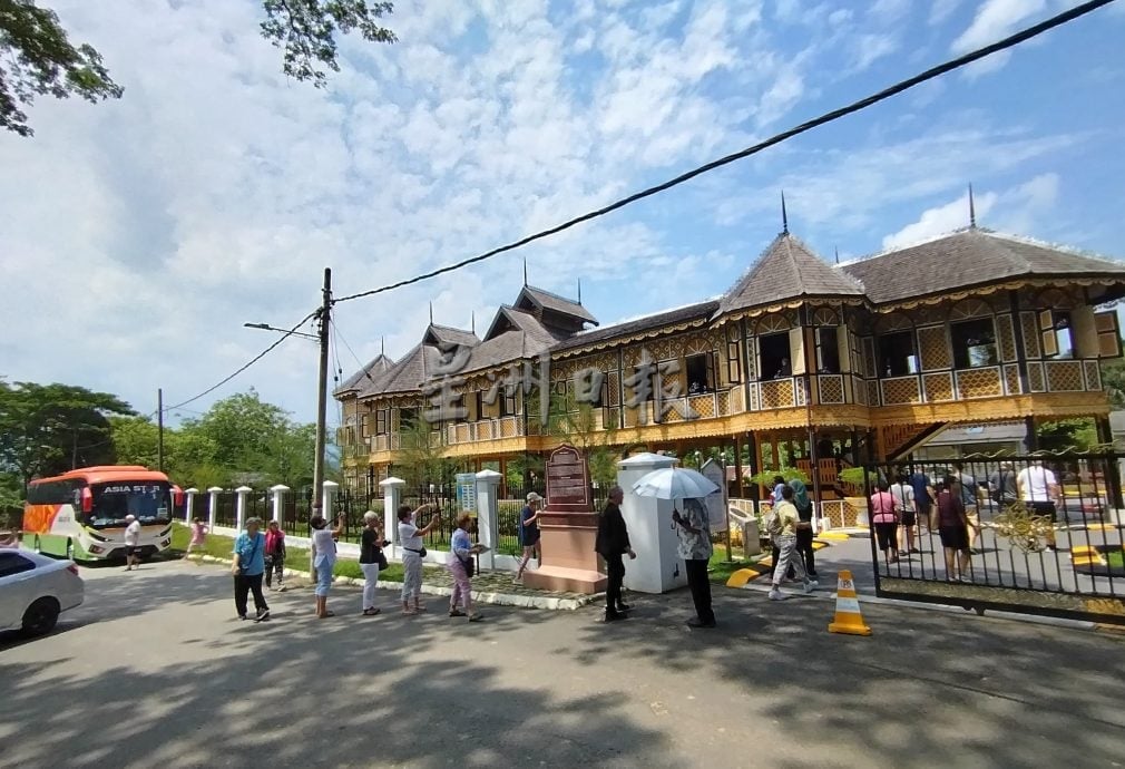 江沙日益受游客欢迎 善用榴梿季节引客来