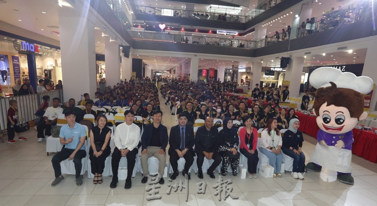 全国机器人大赛新山举办,500队参赛竞争激烈