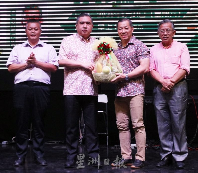如约与长者庆端午,陆兆福提醒长者赴会“别太早到”