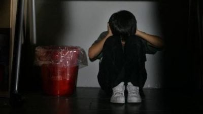 老师一句话成她一生阴影 迟交学费被呛“你爸又没死”！